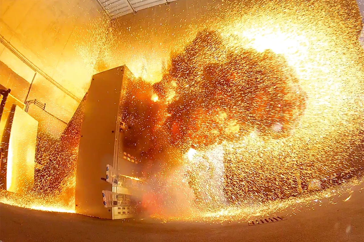 Explosion in a switch cabinet