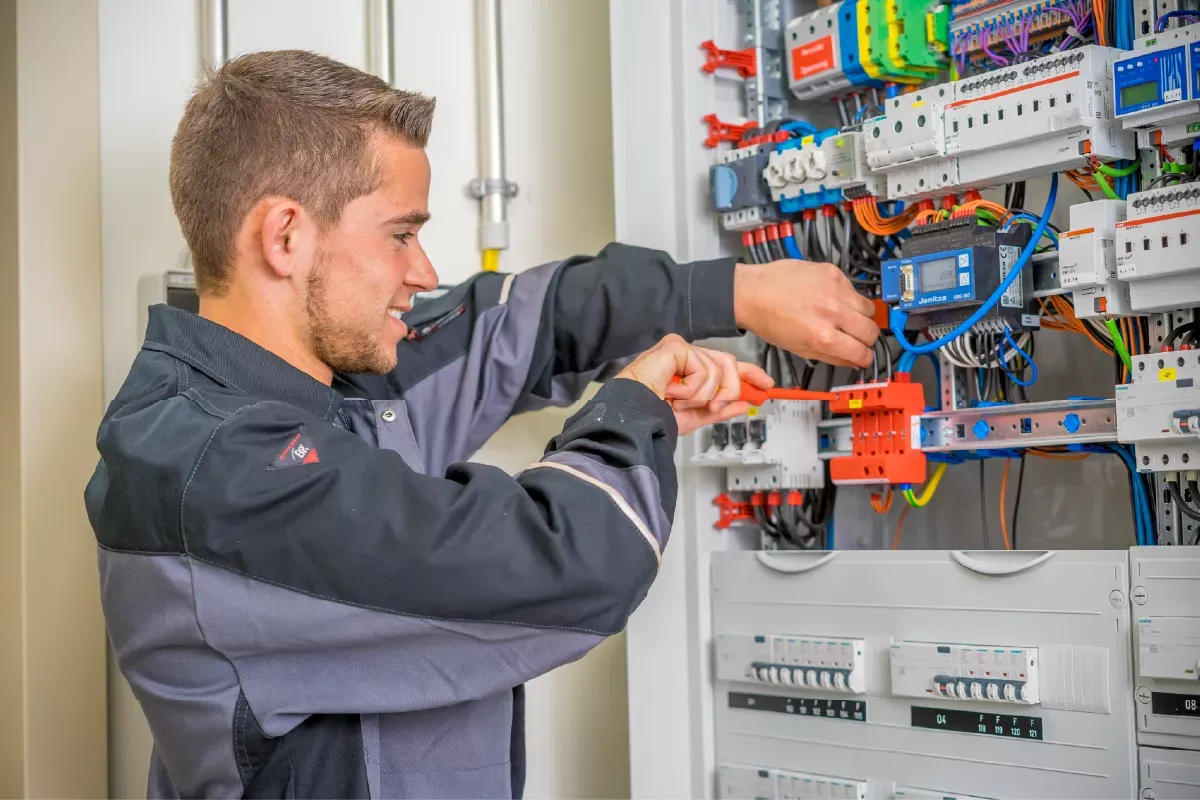 image-electrician-panel
